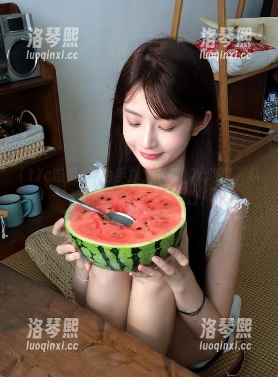 17c吃瓜 动动手指,下载17c吃瓜,瓜太好吃我还想再来一口!