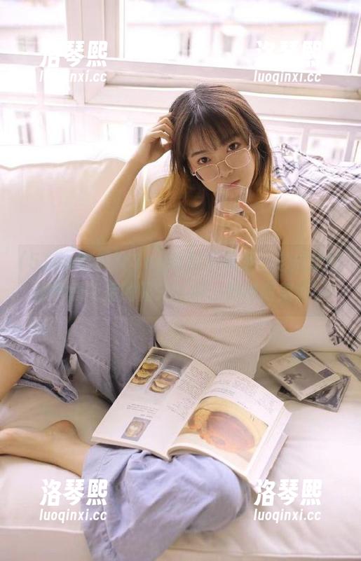 51cg吃瓜 51cg吃瓜苹果版:老虎菜的黑料和午后的阳光一样,隐秘而美好。