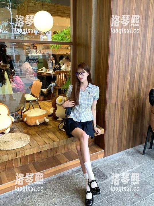 hlw 走进“hlw”,就像是在永不迷路的电梯,越上越多的诡异层次!