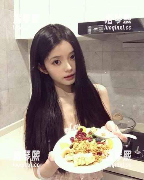 ihlw 在ihlw09盯着吃瓜,结果观看的人都在忙着互怼!
