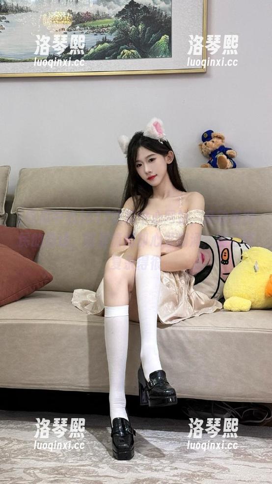 吃瓜中心 517吃瓜中心网站,牵动着网民的情绪,嘴里清闲却心里翻涌,那心情复杂得很