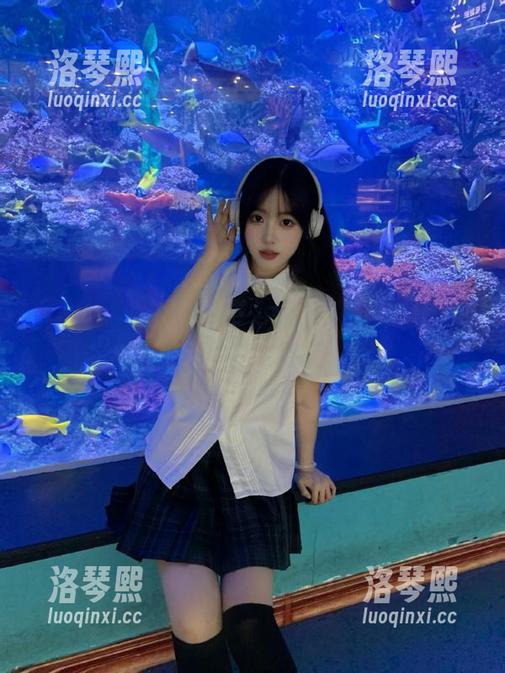 吃瓜网 吃瓜网站上,这位网红今天变身小丑了吗?一秒图文穿搭走到尽头!