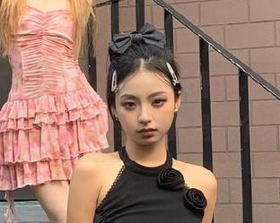 收藏一下“黑料不打烊”，获取正能量和小八卦，真是一个绝配呀！