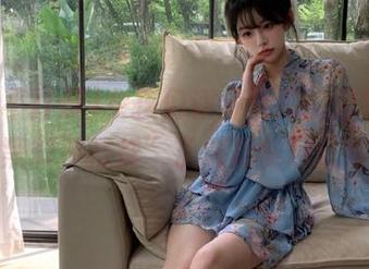 女孩们评分最高的闺蜜，下载“黑料不打烊”了解真实网红姿态！