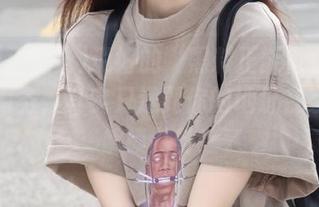 说好的“黑料正能量会员”包邮服务，其实只送到你的地址在家等你解锁八卦！