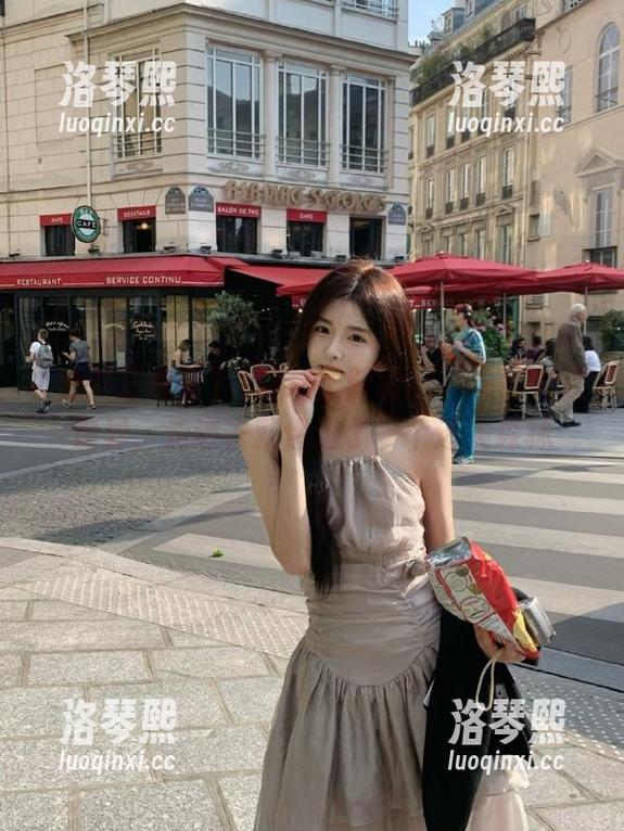 “黑料正能量hl”入口有点诡异，走进去就像进了一个迷失森林