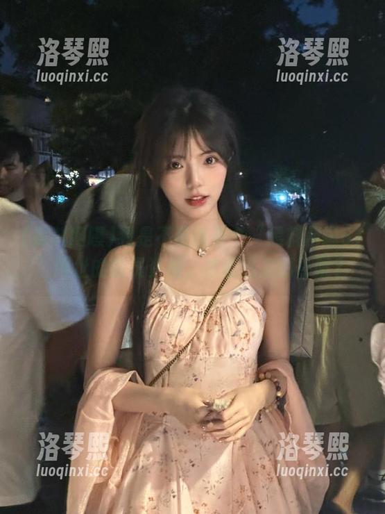 黑料网曝 我是不是该有个“黑料网曝51”网址的会员资格,才能进来瓜哥呢?